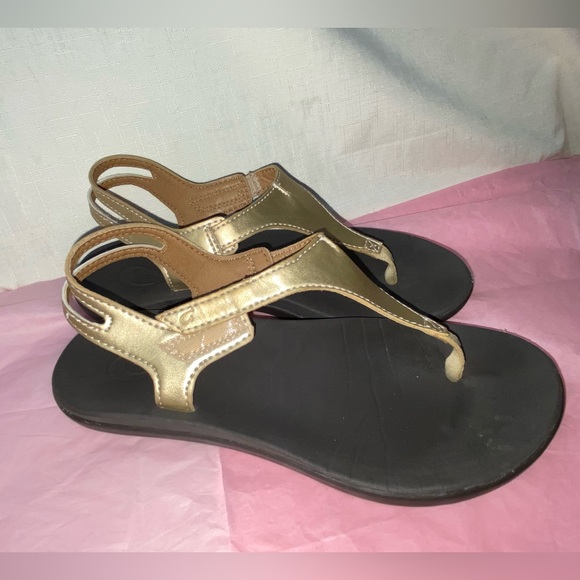 Olukai sandals size 4 - Picture 1 of 6